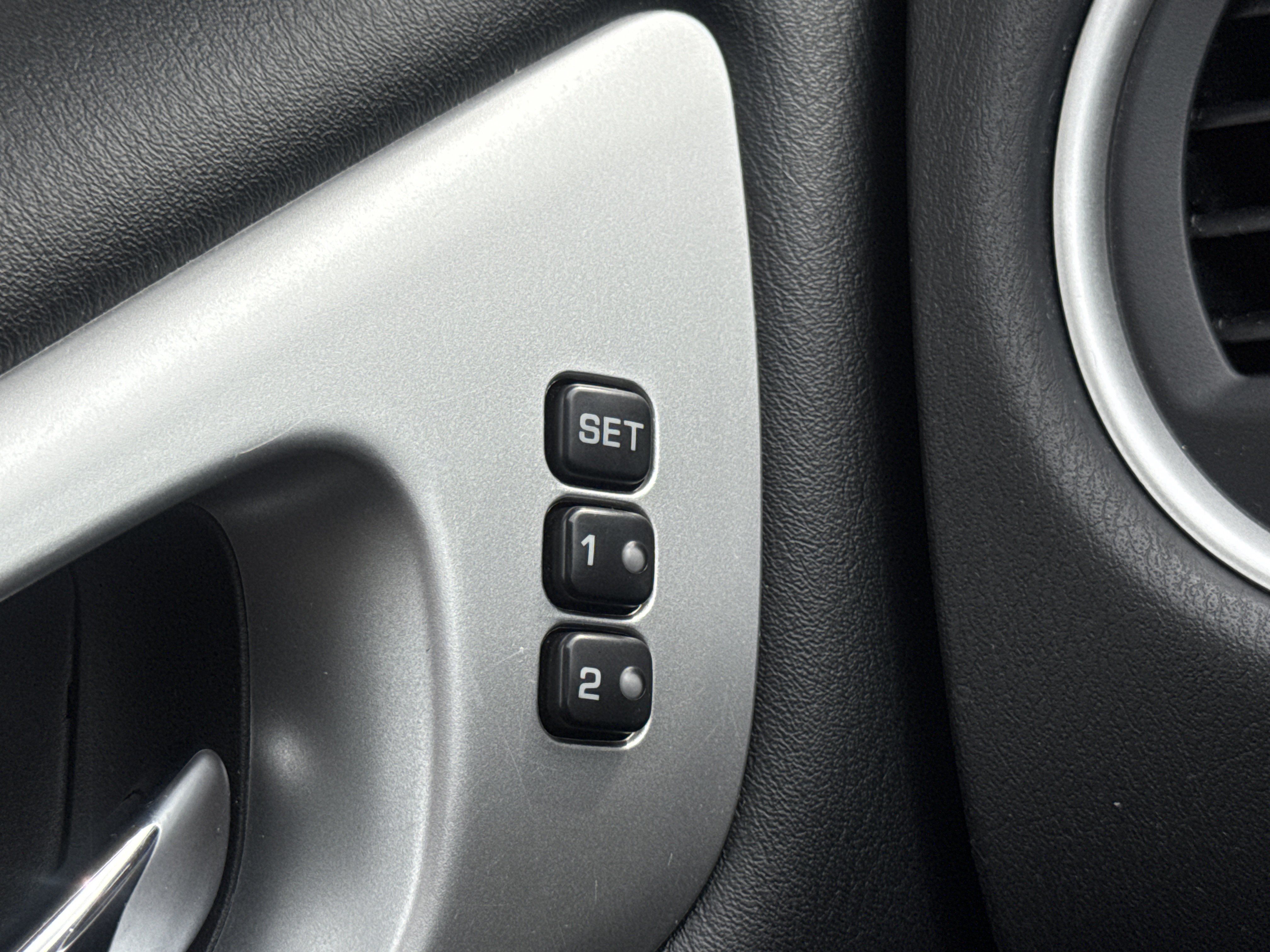 Used 2020 Nissan Pathfinder SL AWD/4WD image 28