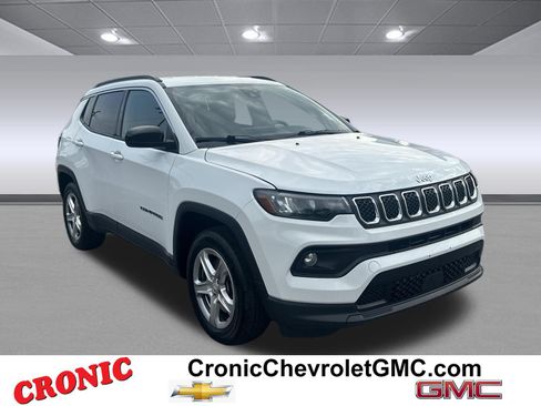 Used 2024 Jeep Compass Latitude AWD/4WD image 1