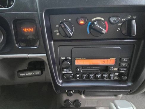 Used 2002 Toyota Tacoma 2WD Regular Cab image 21