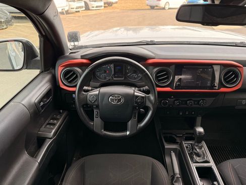 Used 2019 Toyota Tacoma TRD Off-Road image 38
