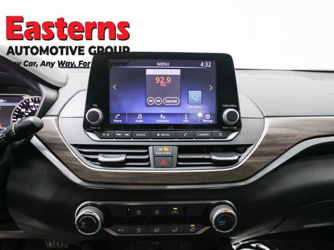 Used 2023 Nissan Altima 2.5 SV image 12