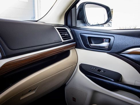 Used 2019 Toyota Highlander Limited image 45