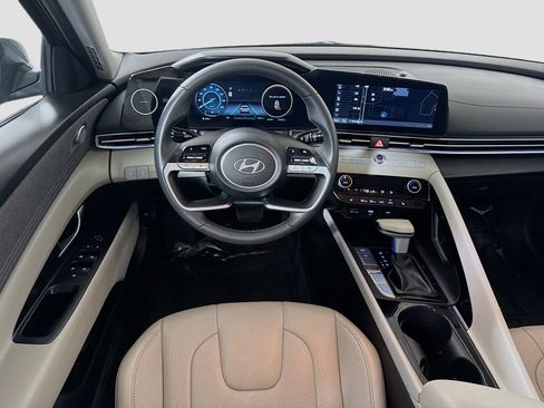 Used 2025 Hyundai Elantra Limited image 17