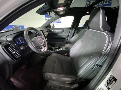 Used 2023 Volvo XC40 B5 Plus AWD/4WD image 25