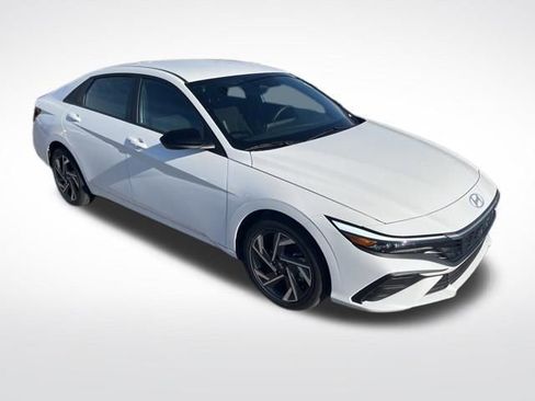 Used 2025 Hyundai Elantra SEL FWD image 4
