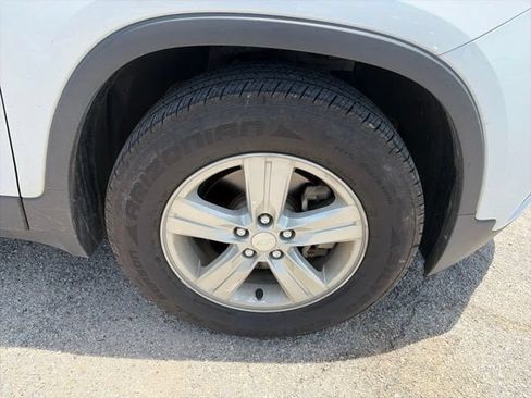 Used 2019 Chevrolet Trax LS w/ Tint and Cruise Package FWD image 10