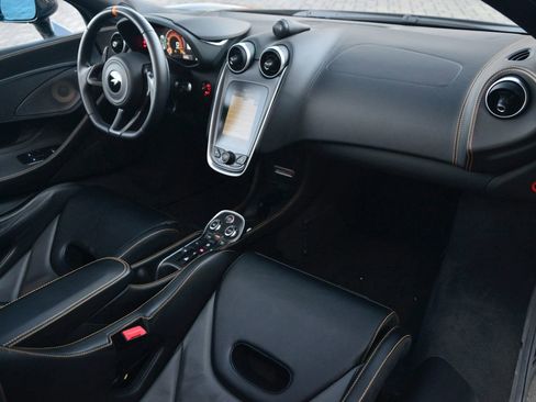 Used 2020 McLaren 600LT Spider RWD image 10