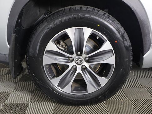 Used 2020 Toyota Highlander XLE image 22