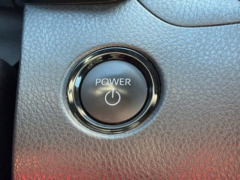 Used 2025 Toyota Camry SE image 11