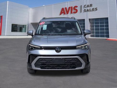 Used 2025 Volkswagen Taos SE AWD/4WD image 2