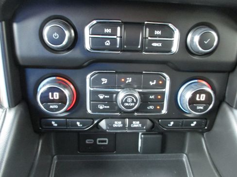 Used 2024 Chevrolet Tahoe LT w/ Luxury Package AWD/4WD image 24