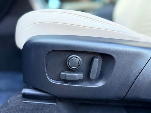 Used 2023 Land Rover Discovery Sport S image 16