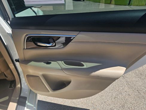 Used 2013 Nissan Altima 2.5 SL w/ Technology Pkg FWD image 19