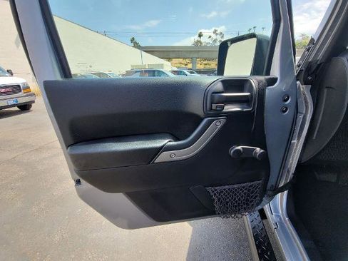 Used 2017 Jeep Wrangler Unlimited Sport w/ Mopar Black Appearance Group AWD/4WD image 18