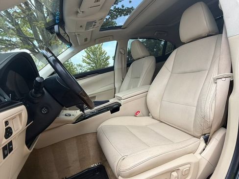 Used 2014 Lexus ES 350 w/ Ultra Luxury Package FWD image 37