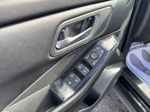 Certified 2025 Nissan Rogue SV AWD/4WD image 20