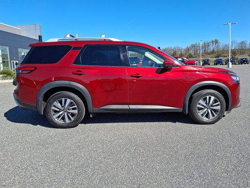 Used 2024 Nissan Pathfinder SL AWD/4WD image 7
