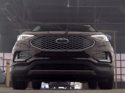 Used 2023 Ford Edge SEL w/ Convenience Package AWD/4WD image 3