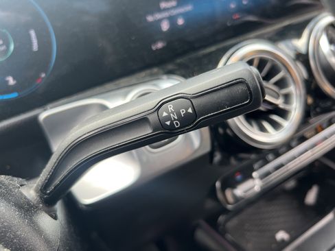 Used 2022 Mercedes-Benz GLB 250 image 25