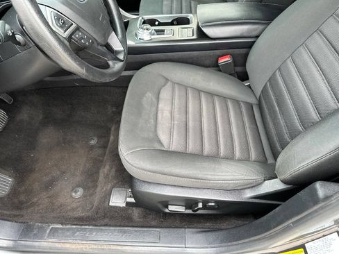 Used 2019 Ford Fusion SE FWD image 21