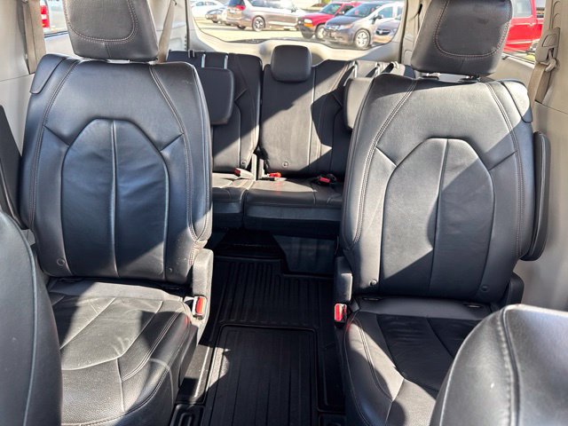 Used 2017 Chrysler Pacifica Touring-L FWD image 49