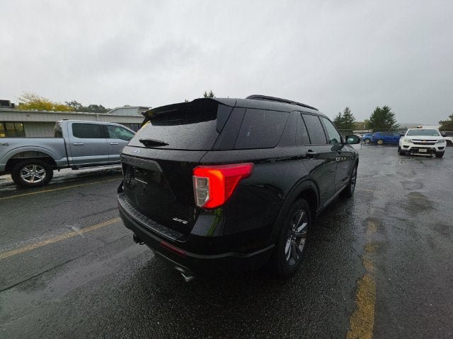 Used 2023 Ford Explorer XLT w/ Equipment Group 202A AWD/4WD image 7