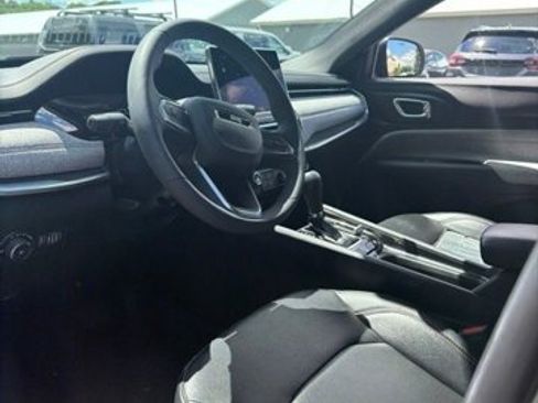 Used 2024 Jeep Compass Latitude w/ Sun and Sound Group AWD/4WD image 13