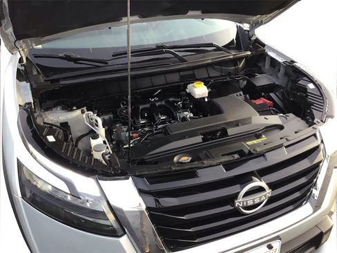 Used 2024 Nissan Pathfinder SV image 11