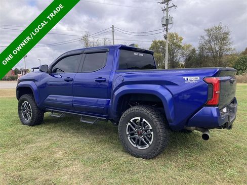 Used 2025 Toyota Tacoma TRD Sport image 6