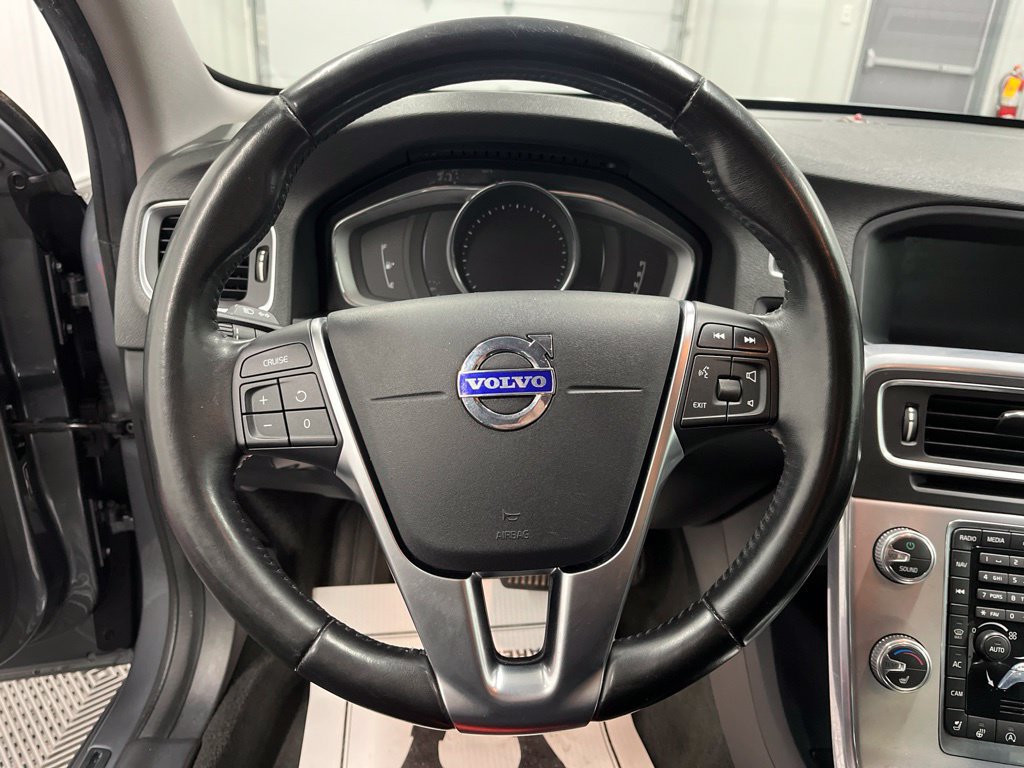 Used 2018 Volvo S60 T5 Dynamic w/ Vision Package AWD/4WD image 21