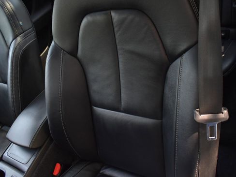 Used 2022 Volvo XC40 T5 Momentum w/ Premium Package image 36