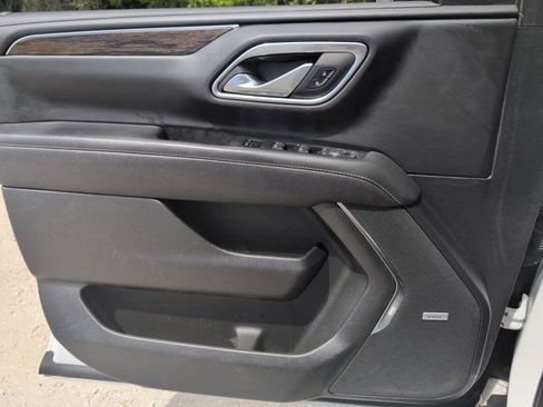 Used 2023 Chevrolet Suburban Premier image 11