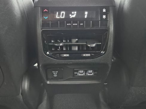 Used 2024 Jeep Grand Cherokee L Laredo image 28