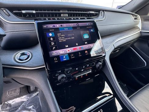 Used 2024 Jeep Grand Cherokee Limited w/ Luxury Tech Group II image 28