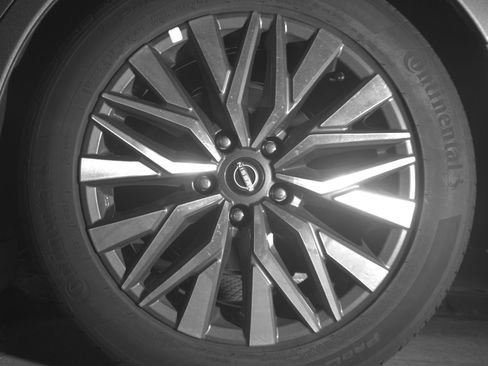 Used 2025 Nissan Altima 2.5 SV FWD image 14