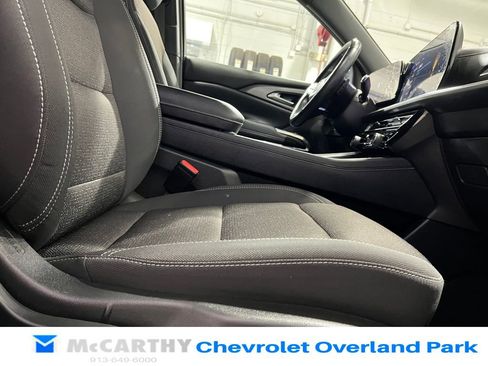 Used 2024 Chevrolet Traverse LT w/ Trailering Package FWD image 31