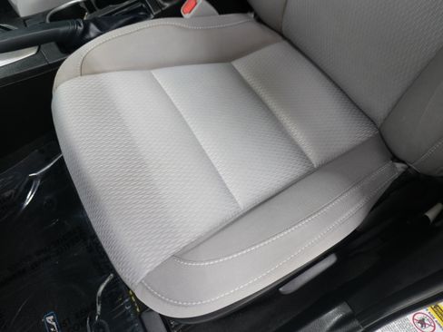 Used 2016 Toyota Corolla LE FWD image 12