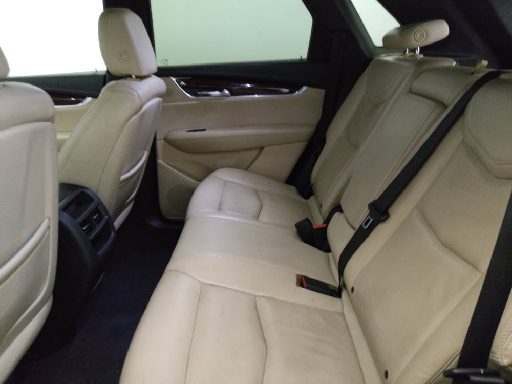 Used 2017 Cadillac XT5 Luxury w/ Driver Awareness Package FWD image 18