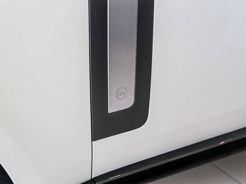 New 2024 Land Rover Range Rover SV image 11