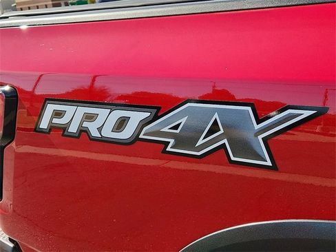 Used 2024 Nissan Titan PRO-4X w/ Pro-4x Convenience Package image 8