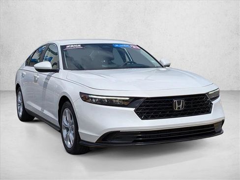 Certified 2023 Honda Accord LX image 3