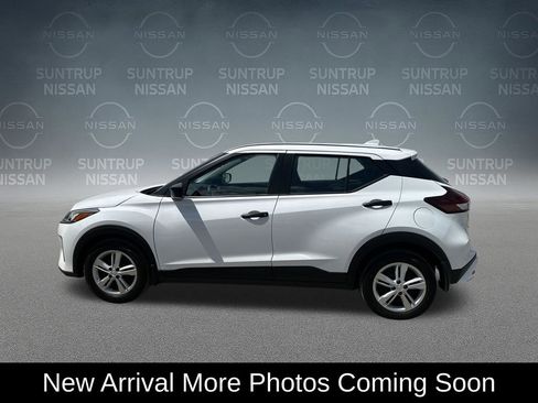 Used 2025 Nissan Kicks Play S FWD image 3