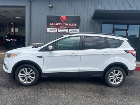 Used 2018 Ford Escape SE w/ Ford Safe & Smart Package AWD/4WD image 2