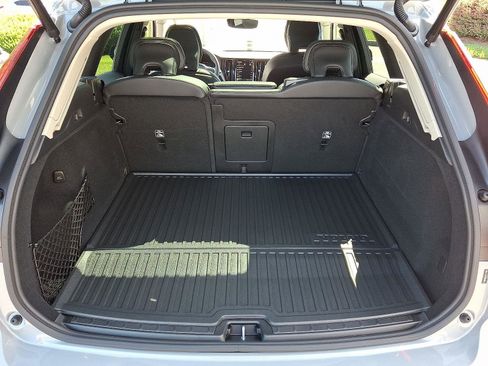 Certified 2025 Volvo XC60 T8 Core w/ Climate Package image 28