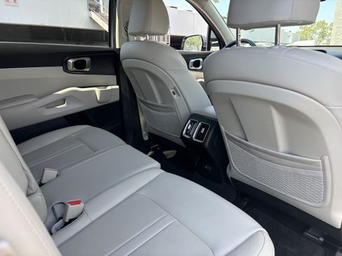 Certified 2025 Kia Sorento S w/ Panoramic Sunroof Package FWD image 11