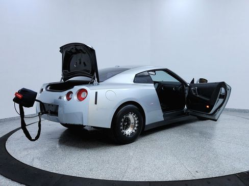 Used 2010 Nissan GT-R Premium AWD/4WD image 11