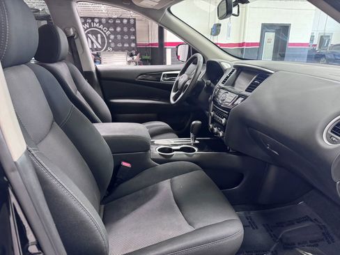 Used 2017 Nissan Pathfinder SV image 44