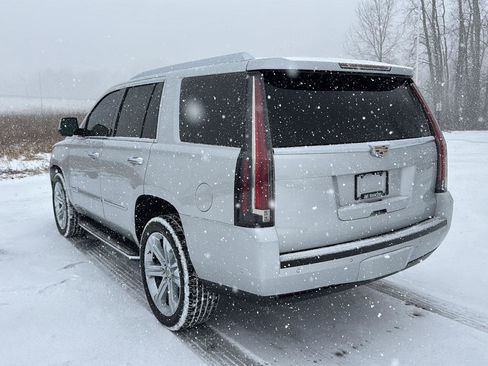 Used 2017 Cadillac Escalade Luxury image 3