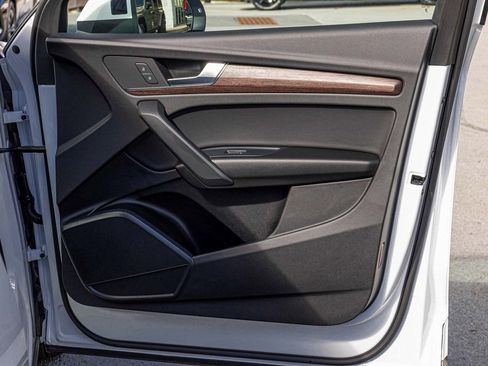 Used 2025 Audi Q5 2.0T Premium image 13