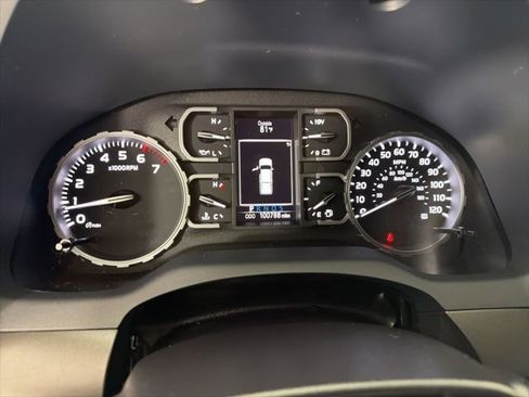 Used 2018 Toyota Tundra SR5 w/ SR5 Upgrade Package AWD/4WD image 34